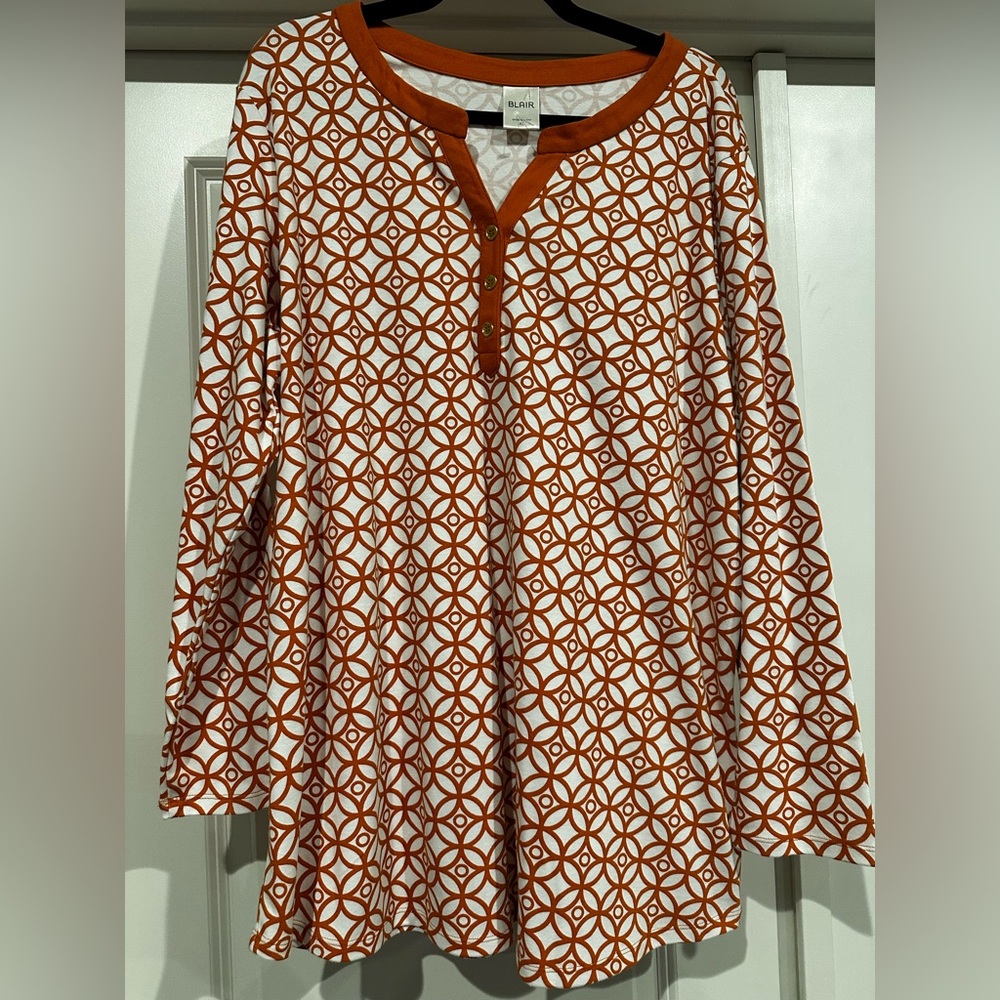 Blair Geometric Patterned Orange and White Top